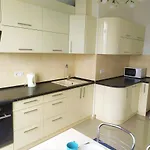 Apartman просторная двухкомнатная с отдельными комнатами в центре аркадии