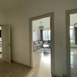просторная двухкомнатная с отдельными комнатами в центре аркадии