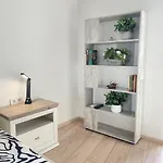 Apartman просторная двухкомнатная с отдельными комнатами в центре аркадии