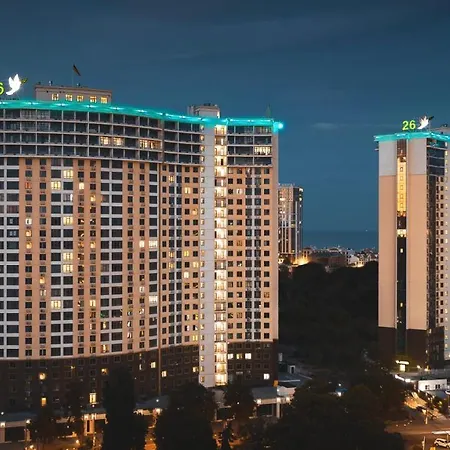 просторная двухкомнатная с отдельными комнатами в центре аркадии!