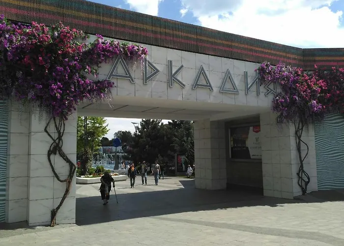 Apartman просторная двухкомнатная с отдельными комнатами в центре аркадии! *