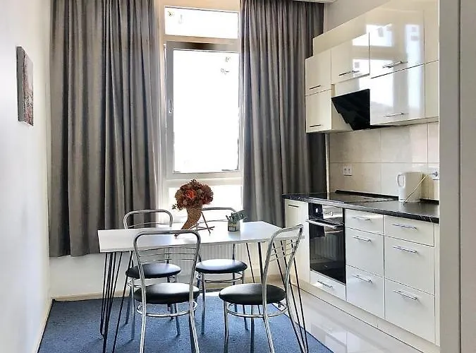 просторная двухкомнатная с отдельными комнатами в центре аркадии!