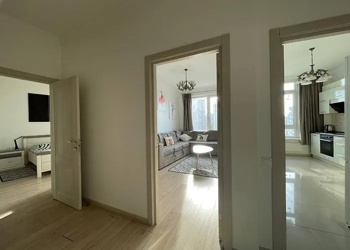 просторная двухкомнатная с отдельными комнатами в центре аркадии!