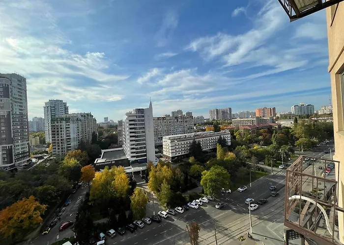 просторная двухкомнатная с отдельными комнатами в центре аркадии! Apartman *