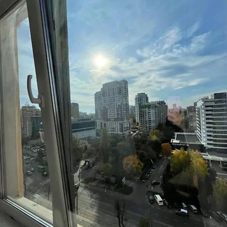 просторная двухкомнатная с отдельными комнатами в центре аркадии Apartment Odesa