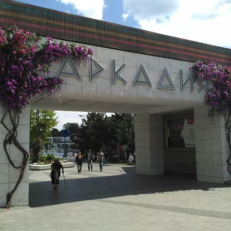 Apartament просторная двухкомнатная с отдельными комнатами в центре аркадии *